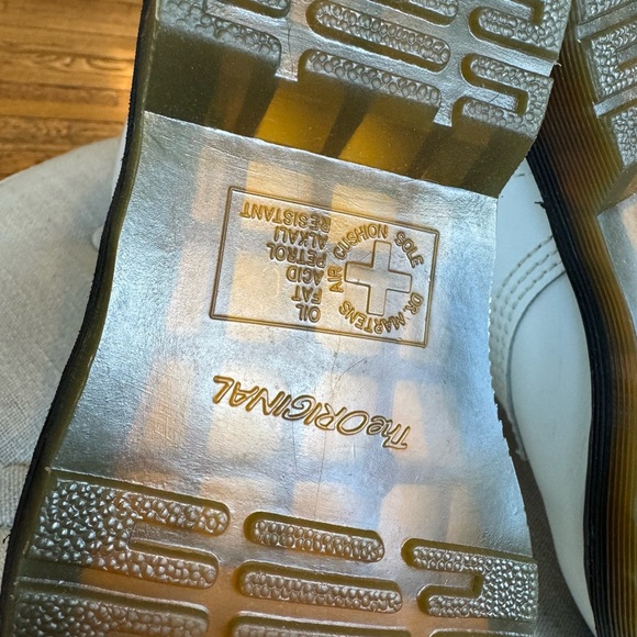 Doc Marten 1460 Original Smooth White Leather Lace Up Lug Boots Women's 7 - Picture 13 of 14